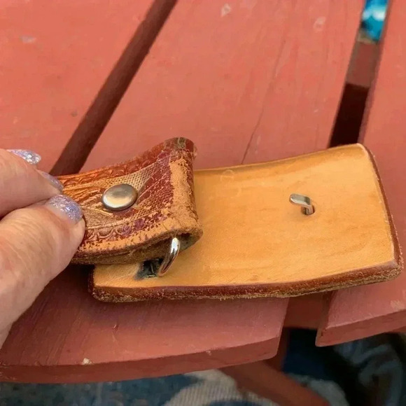 Vintage Unique 100% Leather Etched Belt w  Wooden Buckle. 39” - Picture 4 of 7